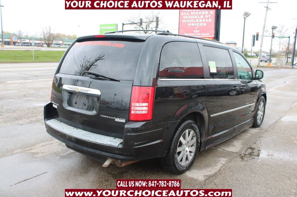 2009 Chrysler Town & Country 4dr Wagon Touring - 21905494 - 5