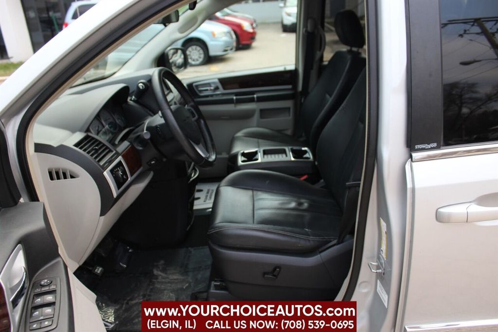 2009 Chrysler Town & Country 4dr Wagon Touring - 22250137 - 9