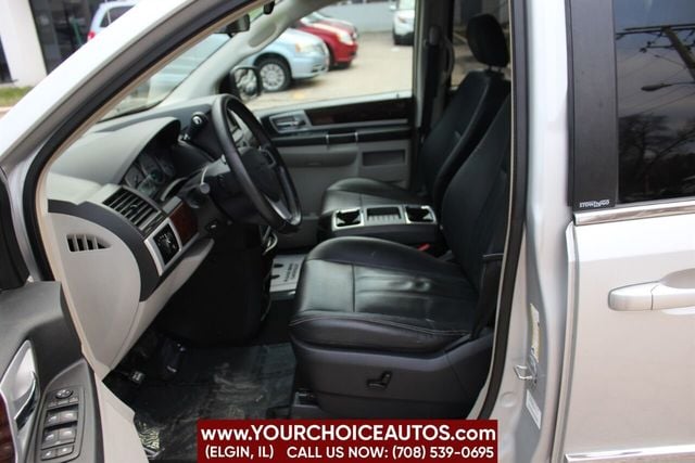 2009 Chrysler Town & Country 4dr Wagon Touring - 22250137 - 9