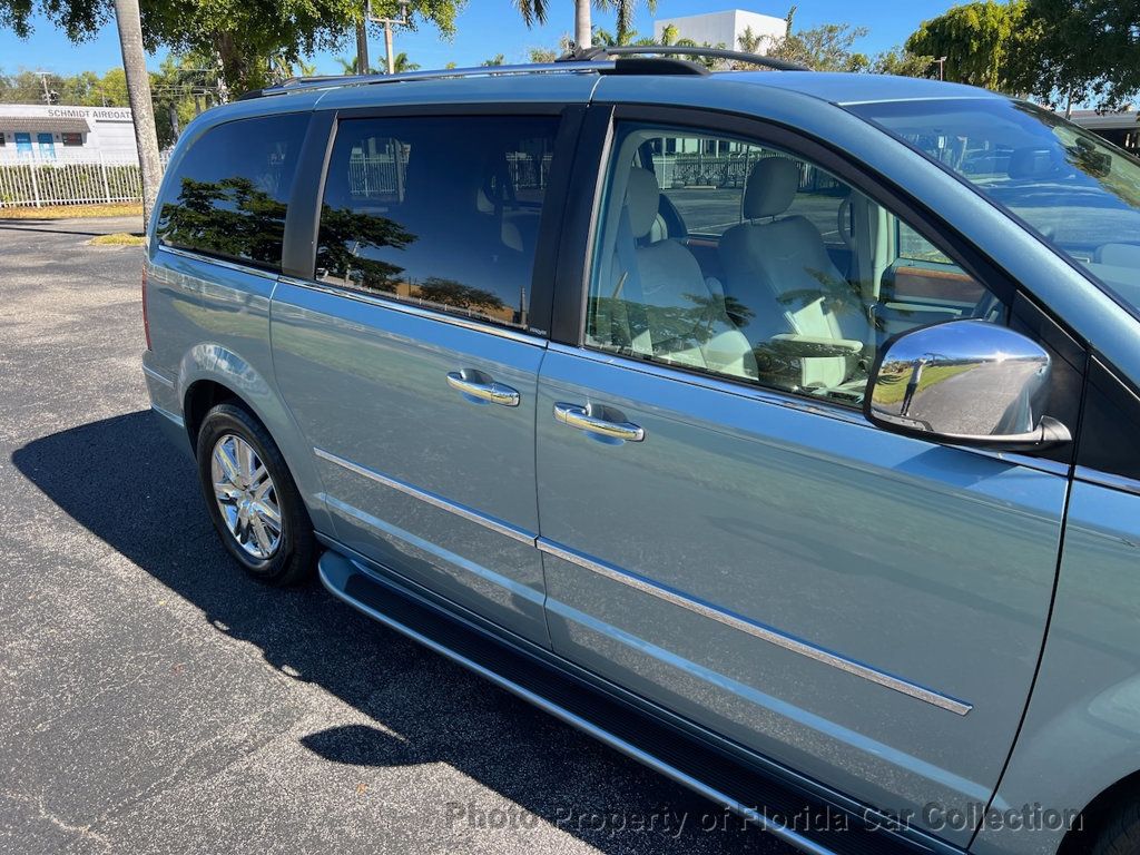 2009 Chrysler Town & Country Limited Wagon Van 4.0L - 22684804 - 18