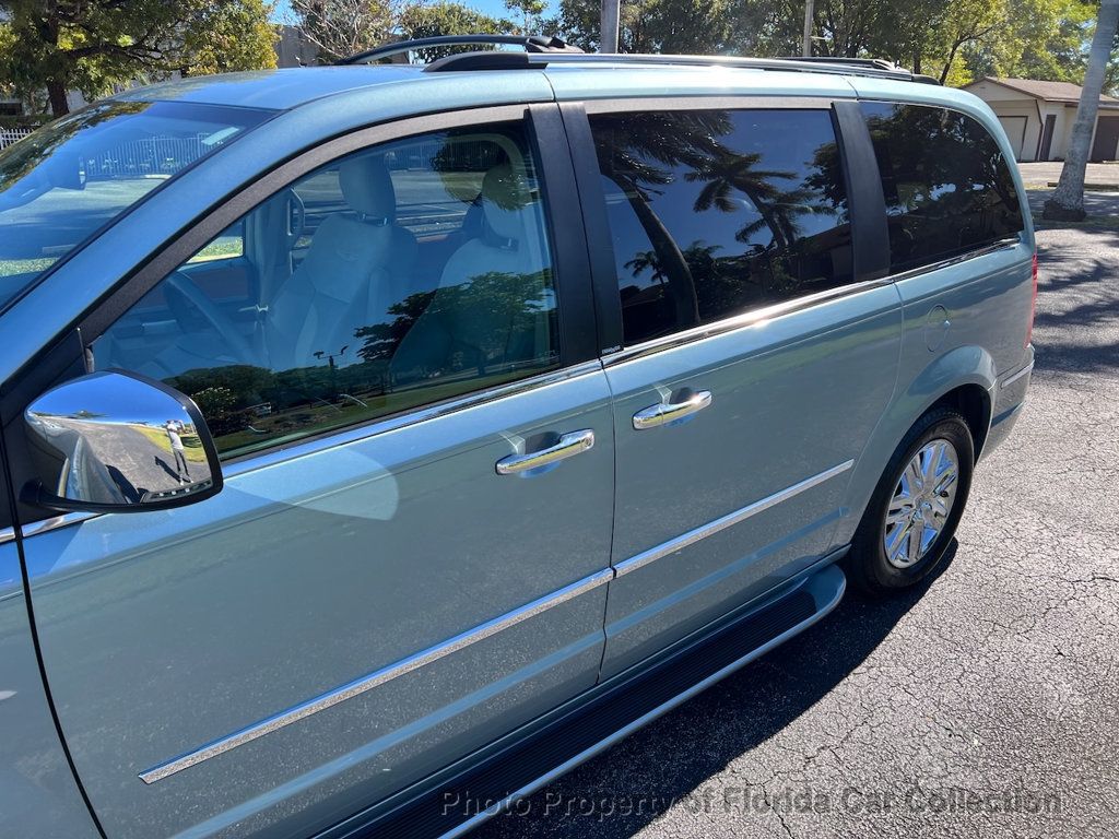 2009 Chrysler Town & Country Limited Wagon Van 4.0L - 22684804 - 19