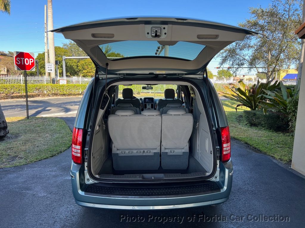 2009 Chrysler Town & Country Limited Wagon Van 4.0L - 22684804 - 90