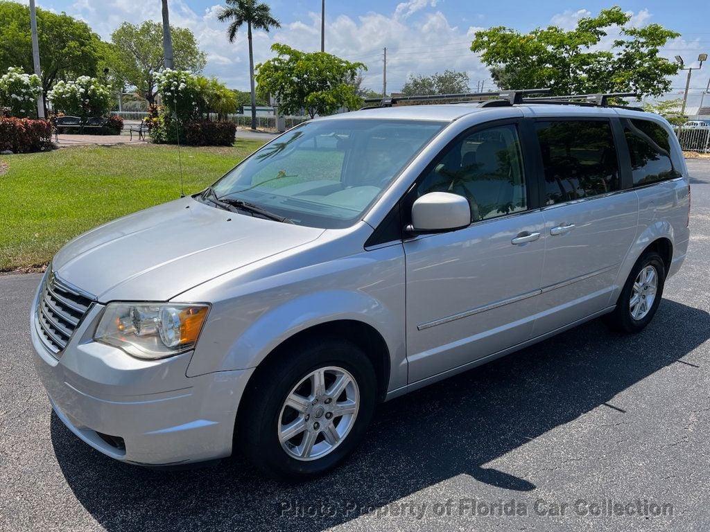 2009 Chrysler Town & Country Touring Minivan Wagon - 22458080 - 0