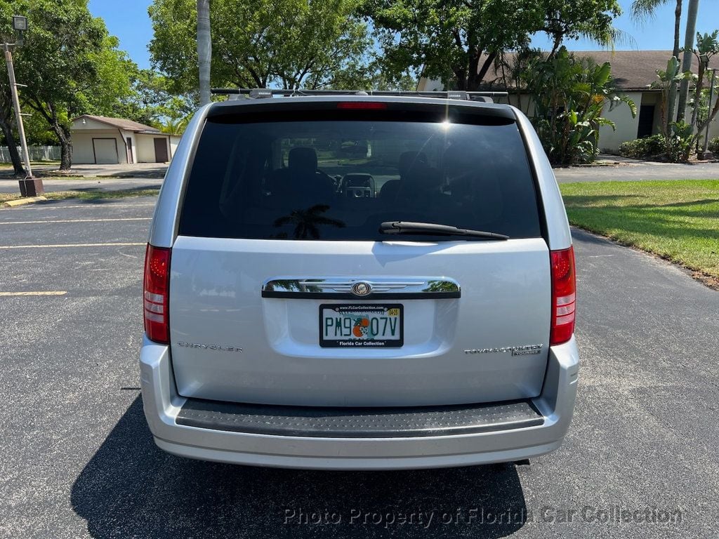 2009 Chrysler Town & Country Touring Minivan Wagon - 22458080 - 13