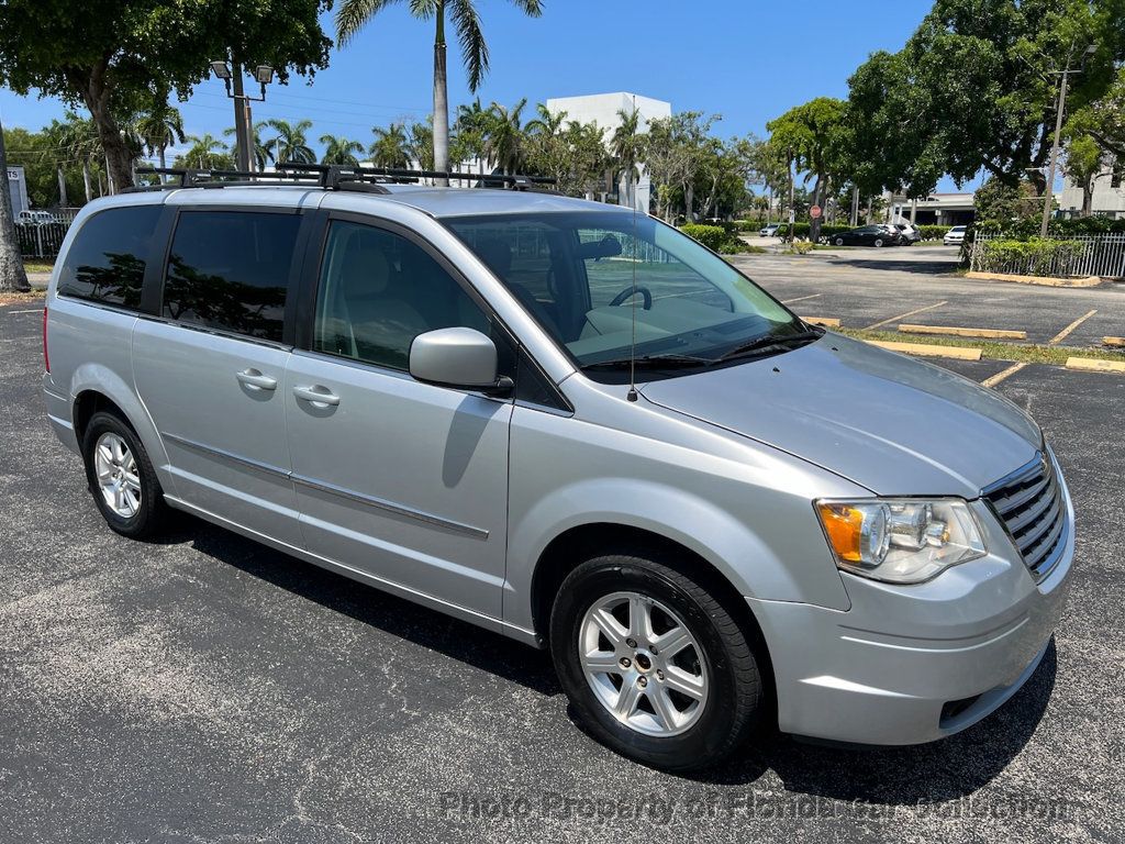 2009 Chrysler Town & Country Touring Minivan Wagon - 22458080 - 1