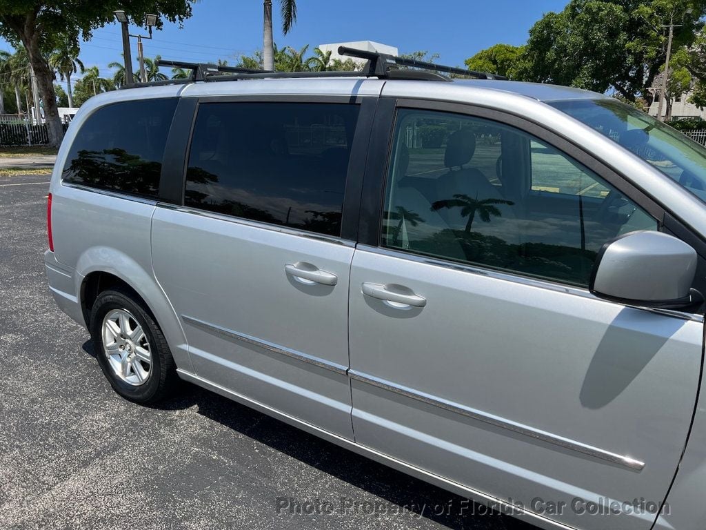 2009 Chrysler Town & Country Touring Minivan Wagon - 22458080 - 22