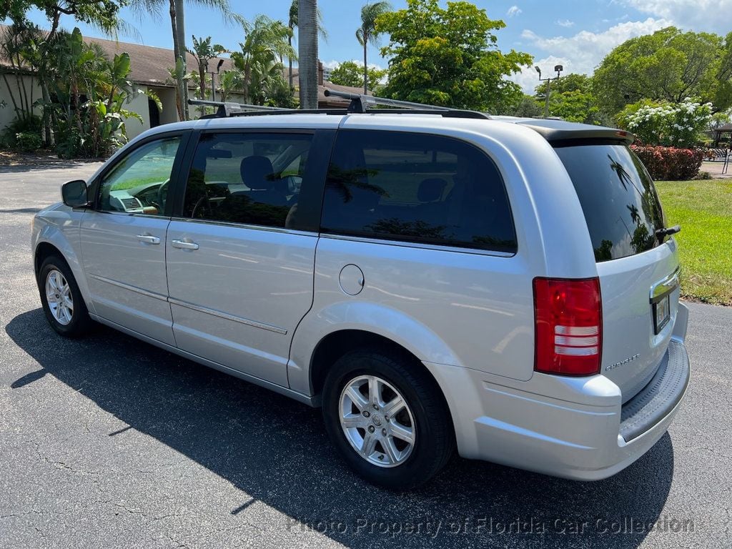 2009 Chrysler Town & Country Touring Minivan Wagon - 22458080 - 2