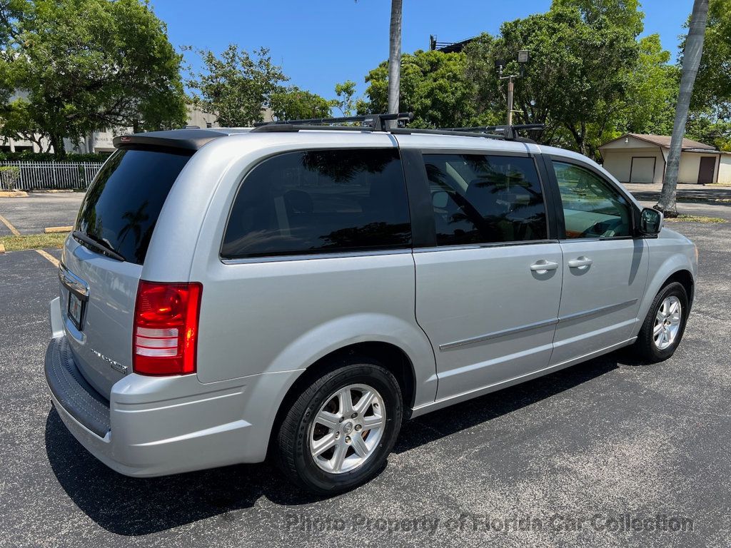 2009 Chrysler Town & Country Touring Minivan Wagon - 22458080 - 3