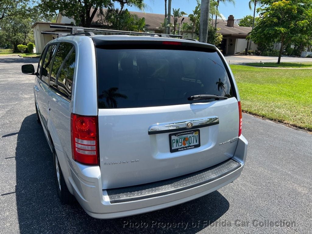 2009 Chrysler Town & Country Wagon Touring - 22458080 - 16