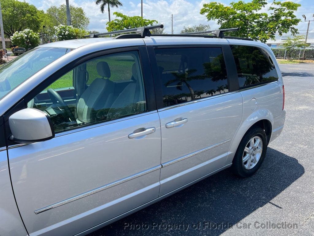 2009 Chrysler Town & Country Wagon Touring - 22458080 - 23