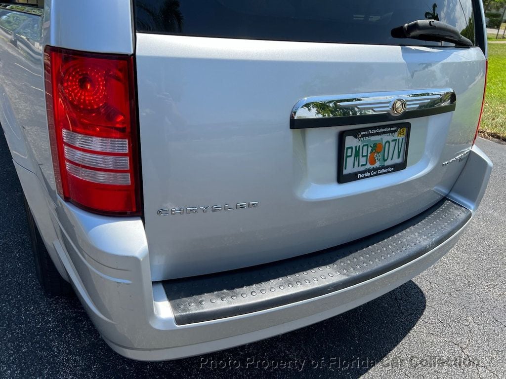 2009 Chrysler Town & Country Wagon Touring - 22458080 - 28