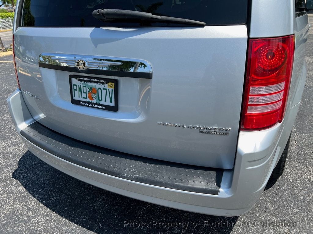 2009 Chrysler Town & Country Wagon Touring - 22458080 - 29