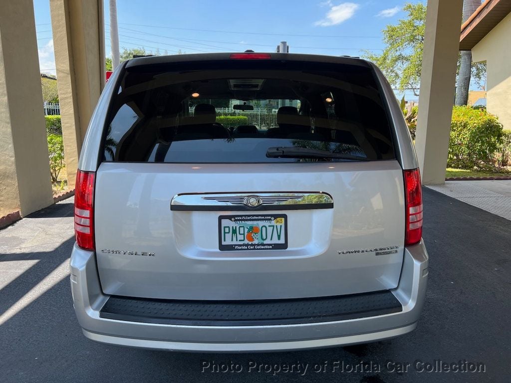 2009 Chrysler Town & Country Wagon Touring - 22458080 - 49