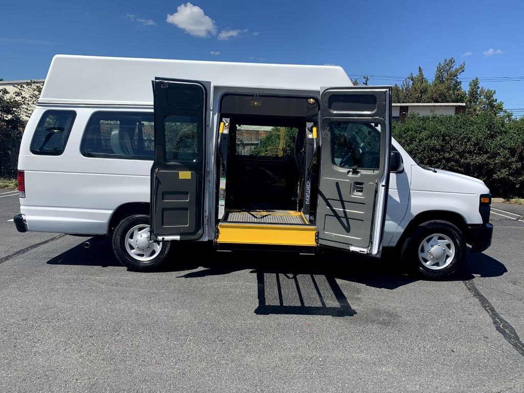 2009 Used Ford E250 High Top Wheelchair Medical Transport Van For