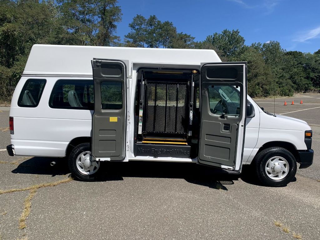 2009 Used Ford E250 Wheelchair Medical Transport Van For Adults Medical