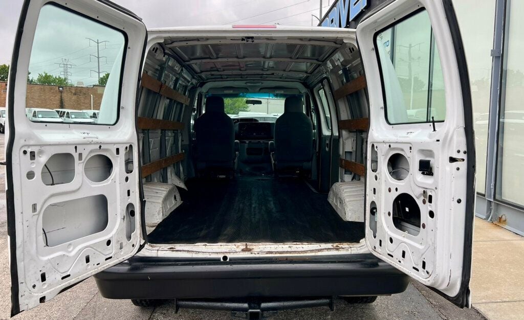 2009 Ford E-250 photo 3