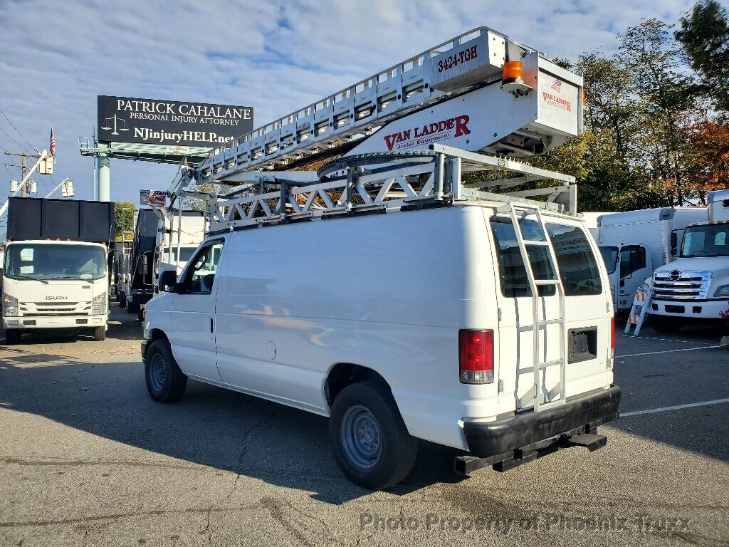 2009 Ford E-350 photo 3