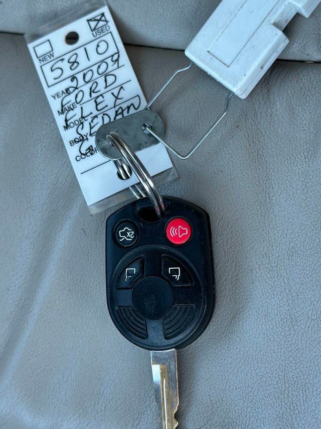 2009 Ford Flex 4dr SEL FWD - 22936986 - 61