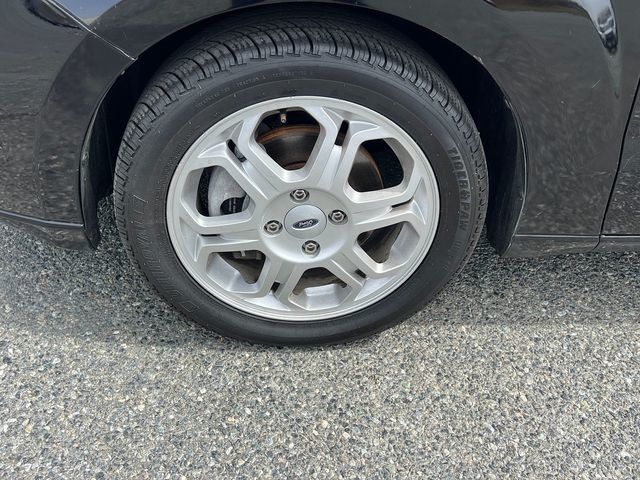 2009 Ford Focus 4dr Sedan SES - 23000142 - 9