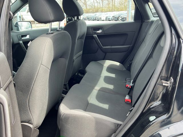 2009 Ford Focus 4dr Sedan SES - 23000142 - 12
