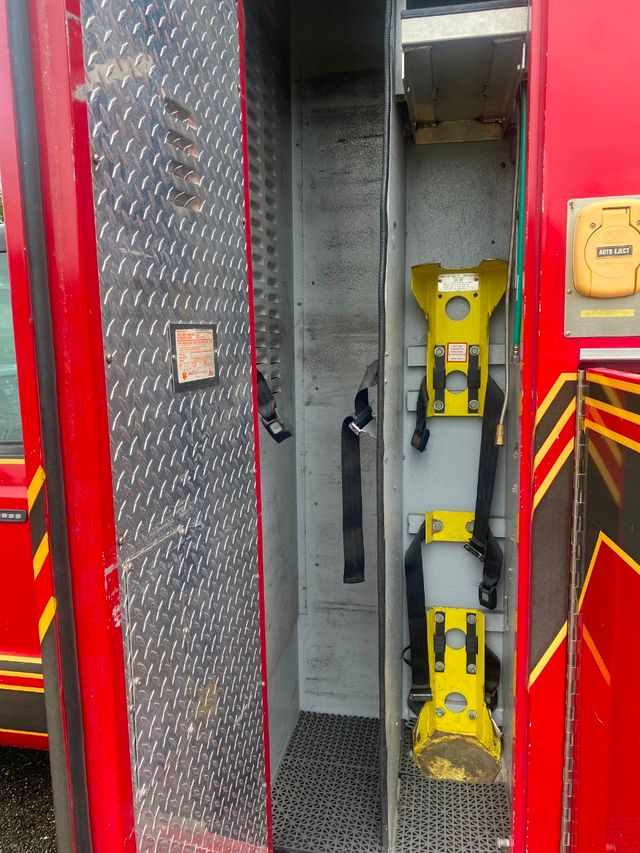 2009 Ford F-550 4X4 Ambulance  - 20846091 - 21