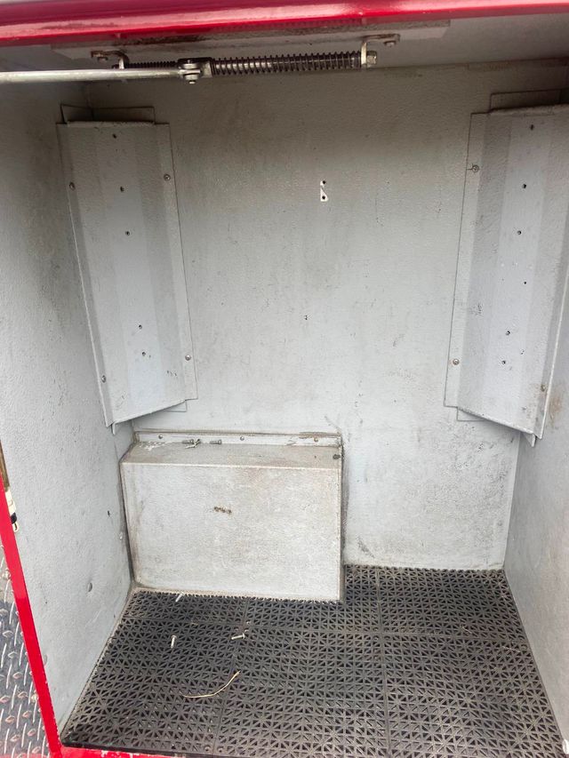 2009 Ford F-550 4X4 Ambulance  - 20846091 - 23