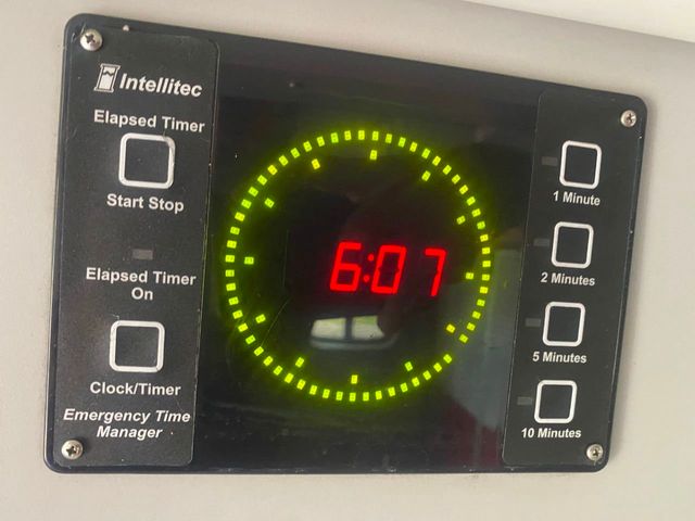 2009 Ford F-550 4X4 Ambulance  - 20846091 - 34