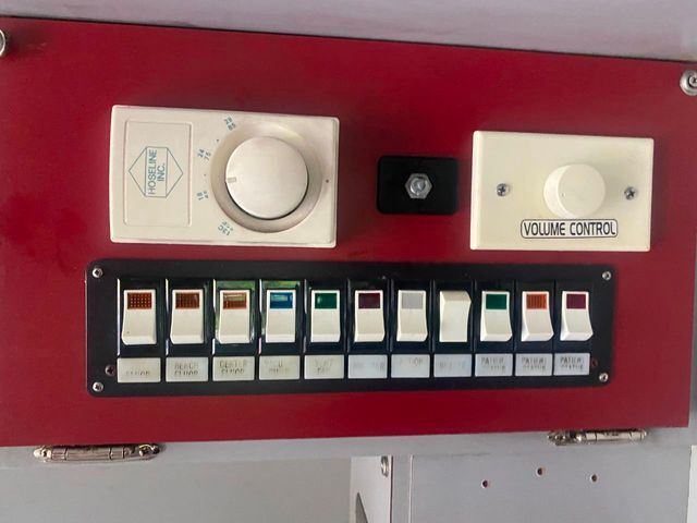 2009 Ford F-550 4X4 Ambulance  - 20846091 - 35