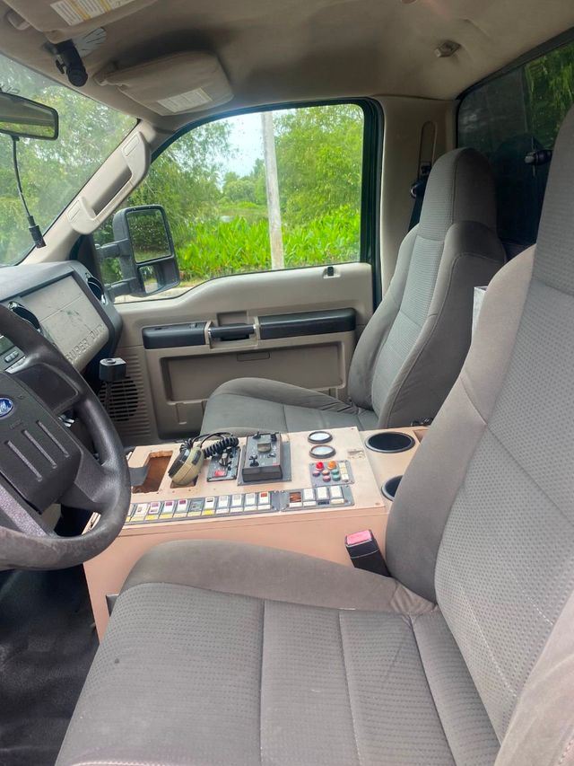 2009 Ford F-550 4X4 Ambulance  - 20846091 - 39