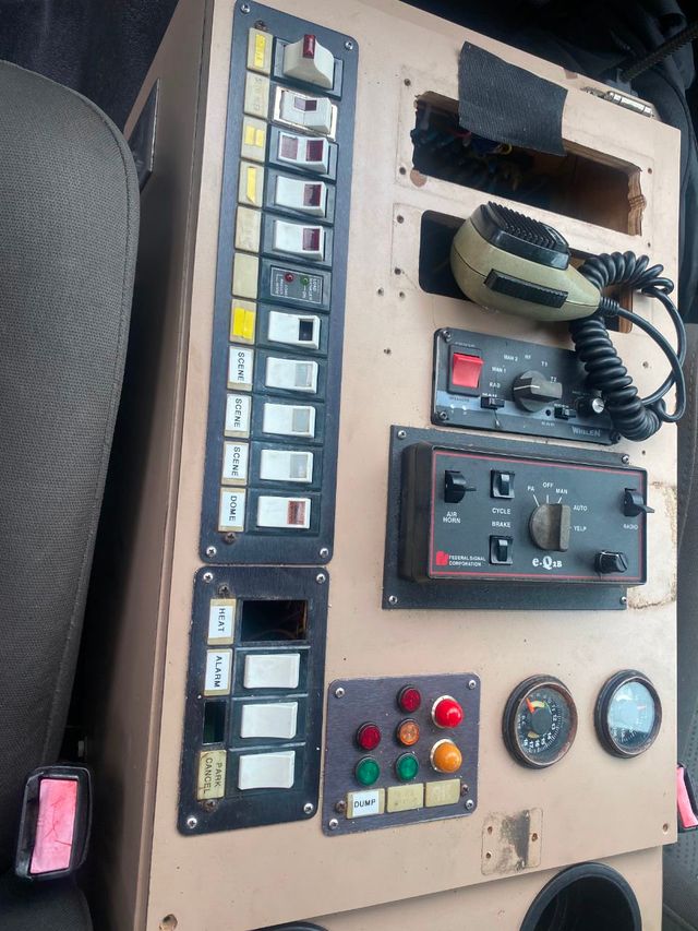 2009 Ford F-550 4X4 Ambulance  - 20846091 - 40