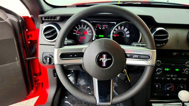 2009 Ford Mustang 2dr Coupe GT Deluxe w/ Lthr Sport Bucket Seats & Appearance Pkg - 23030393 - 12
