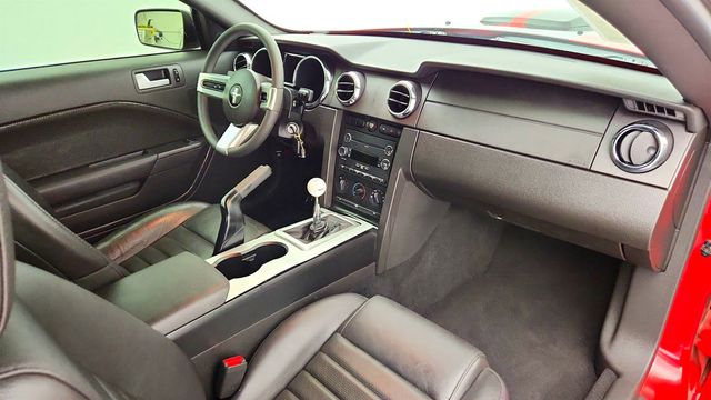 2009 Ford Mustang 2dr Coupe GT Deluxe w/ Lthr Sport Bucket Seats & Appearance Pkg - 23030393 - 22