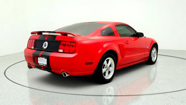 2009 Ford Mustang 2dr Coupe GT Deluxe w/ Lthr Sport Bucket Seats & Appearance Pkg - 23030393 - 4