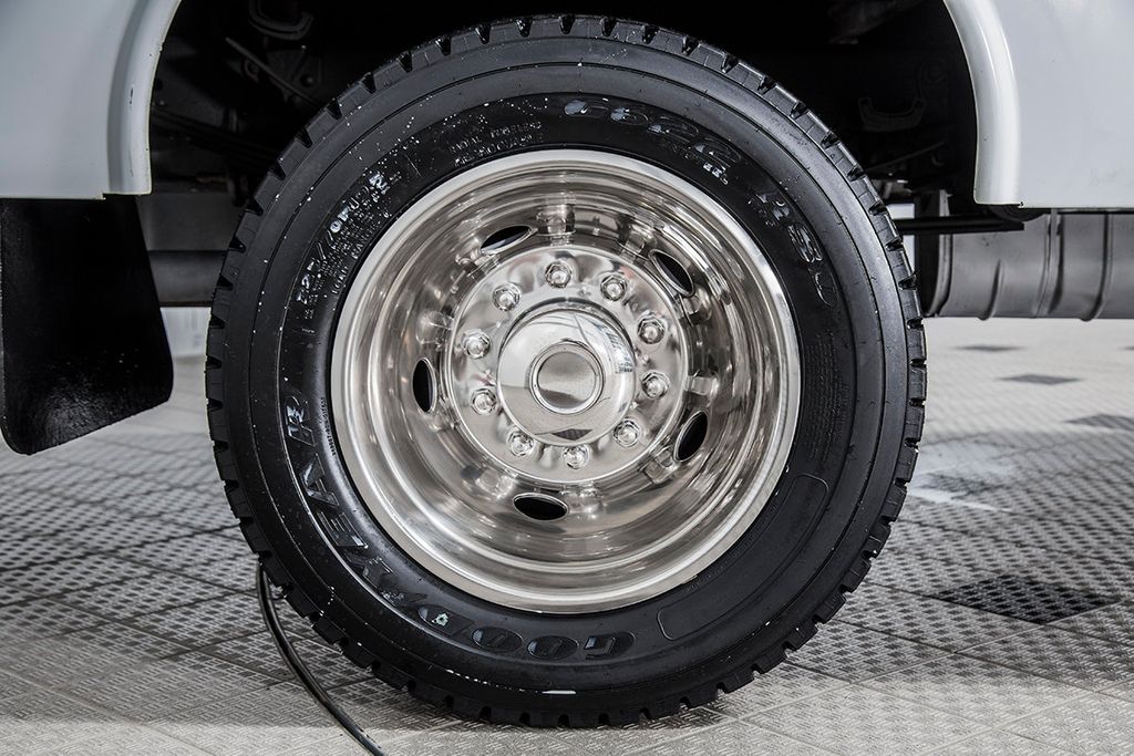 2009 Ford Super Duty F-550 DRW F-550 CREW CAB OPEN UTILITY - 15522551 - 16