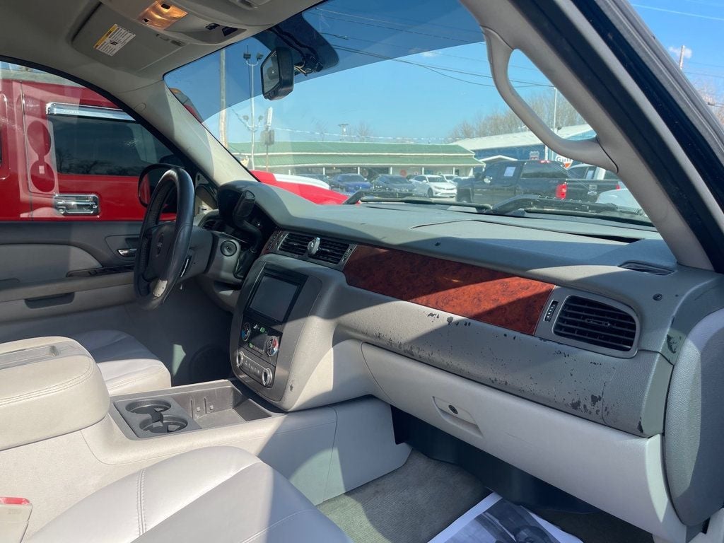 2009 GMC Sierra 1500 Crew Cab SLT Pickup 4D 5 3/4 ft - 22970113 - 17