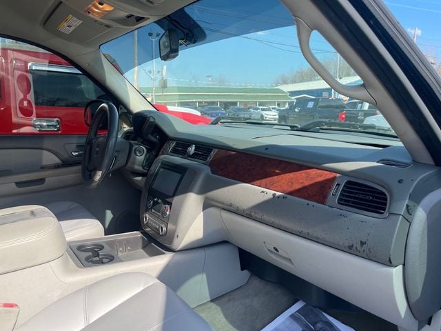 2009 GMC Sierra 1500 Crew Cab SLT Pickup 4D 5 3/4 ft - 22970113 - 17