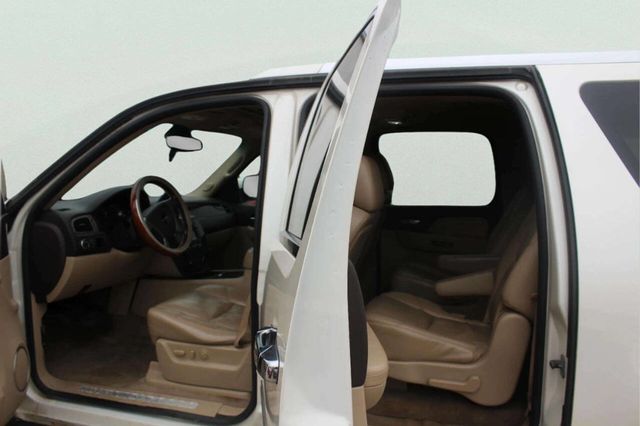 2009 GMC Yukon XL Denali AWD 4dr SUV - 23011889 - 5