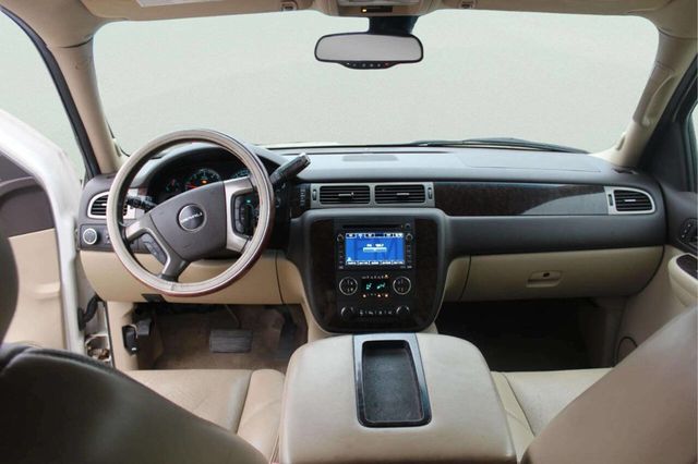 2009 GMC Yukon XL Denali AWD 4dr SUV - 23011889 - 6