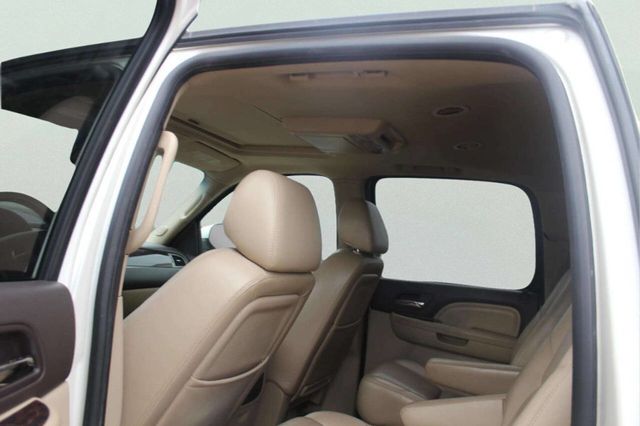 2009 GMC Yukon XL Denali AWD 4dr SUV - 23011889 - 8