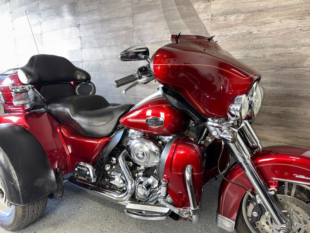2009 Harley-Davidson FLHTCUTG Triglide Ultra Classic SUPER CLEAN! - 23036515 | Video 2