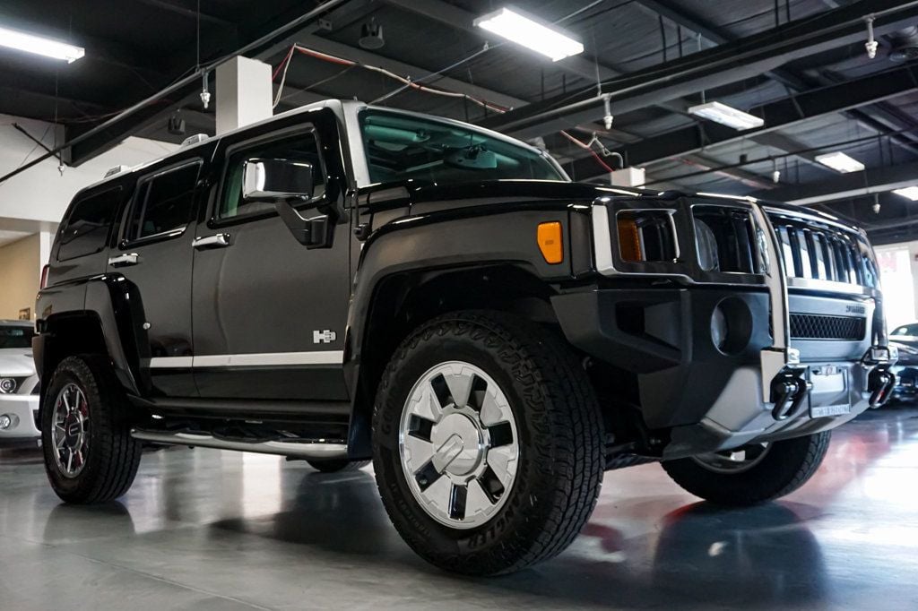 2009 Hummer H3 Alpha photo 2