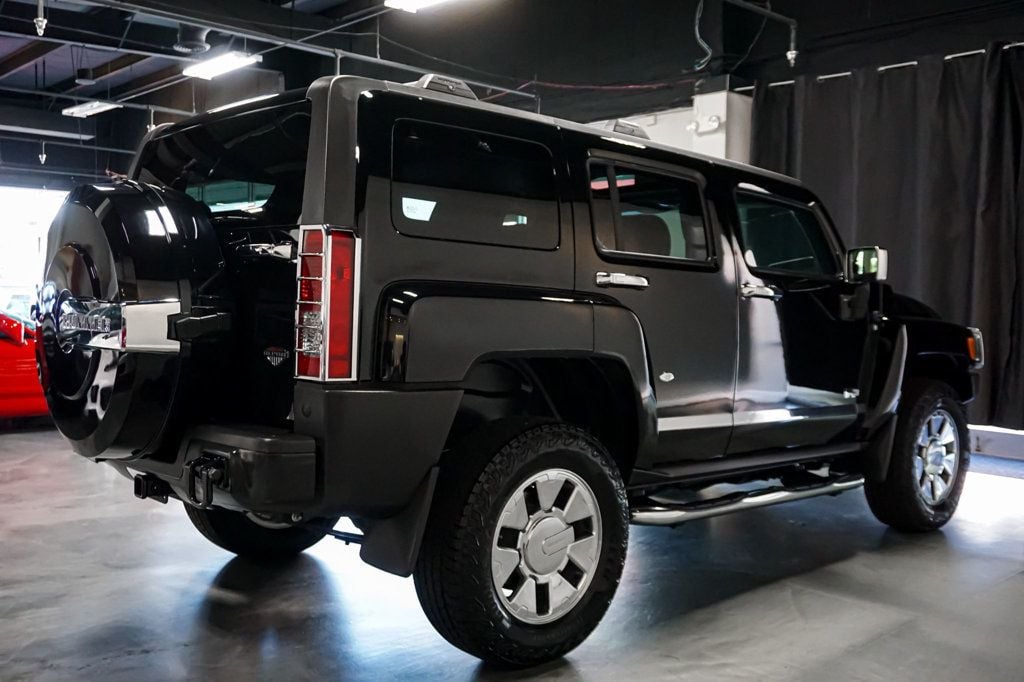 2009 Hummer H3 Alpha photo 26