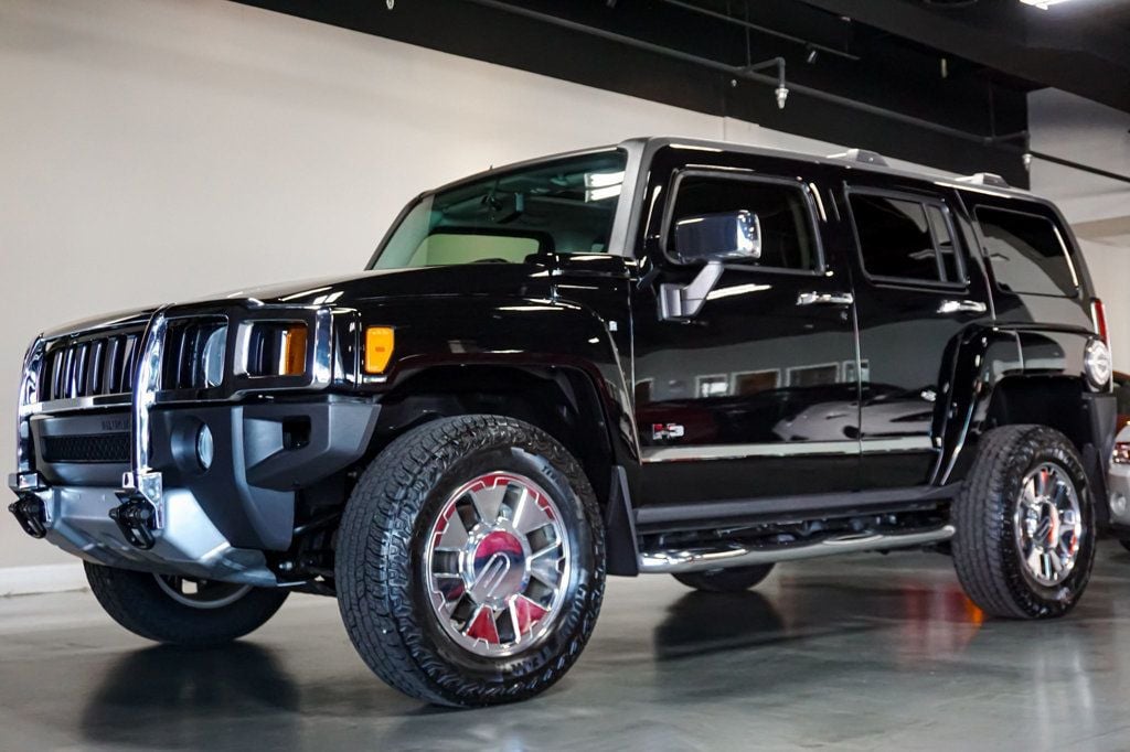 2009 Hummer H3 Alpha photo 3