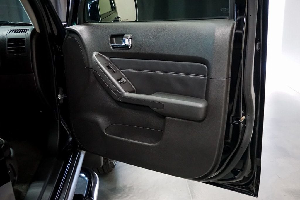 2009 Hummer H3 Alpha photo 30