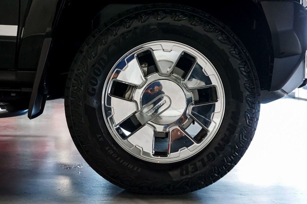 2009 Hummer H3 Alpha photo 36