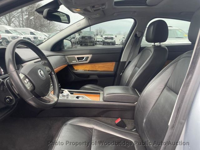 2009 Jaguar XF 4dr Sedan Luxury - 23059179 - 9
