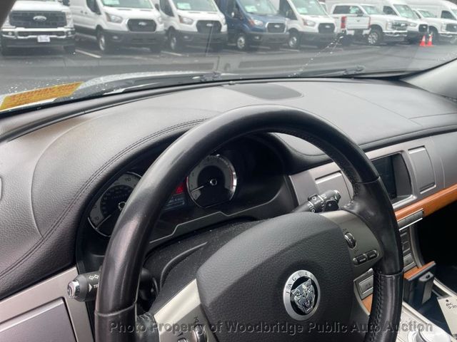 2009 Jaguar XF 4dr Sedan Luxury - 23059179 - 11