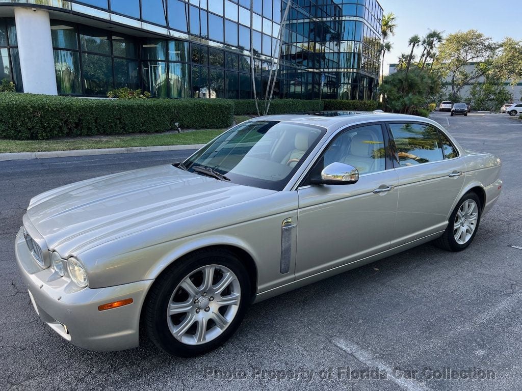 2009 Jaguar XJ Vanden Plas Sedan - 22402294