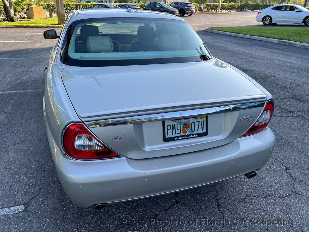 2009 Jaguar XJ Vanden Plas Sedan - 22402294 - 16