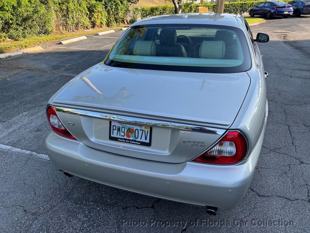 2009 Jaguar XJ Vanden Plas Sedan - 22402294 - 17